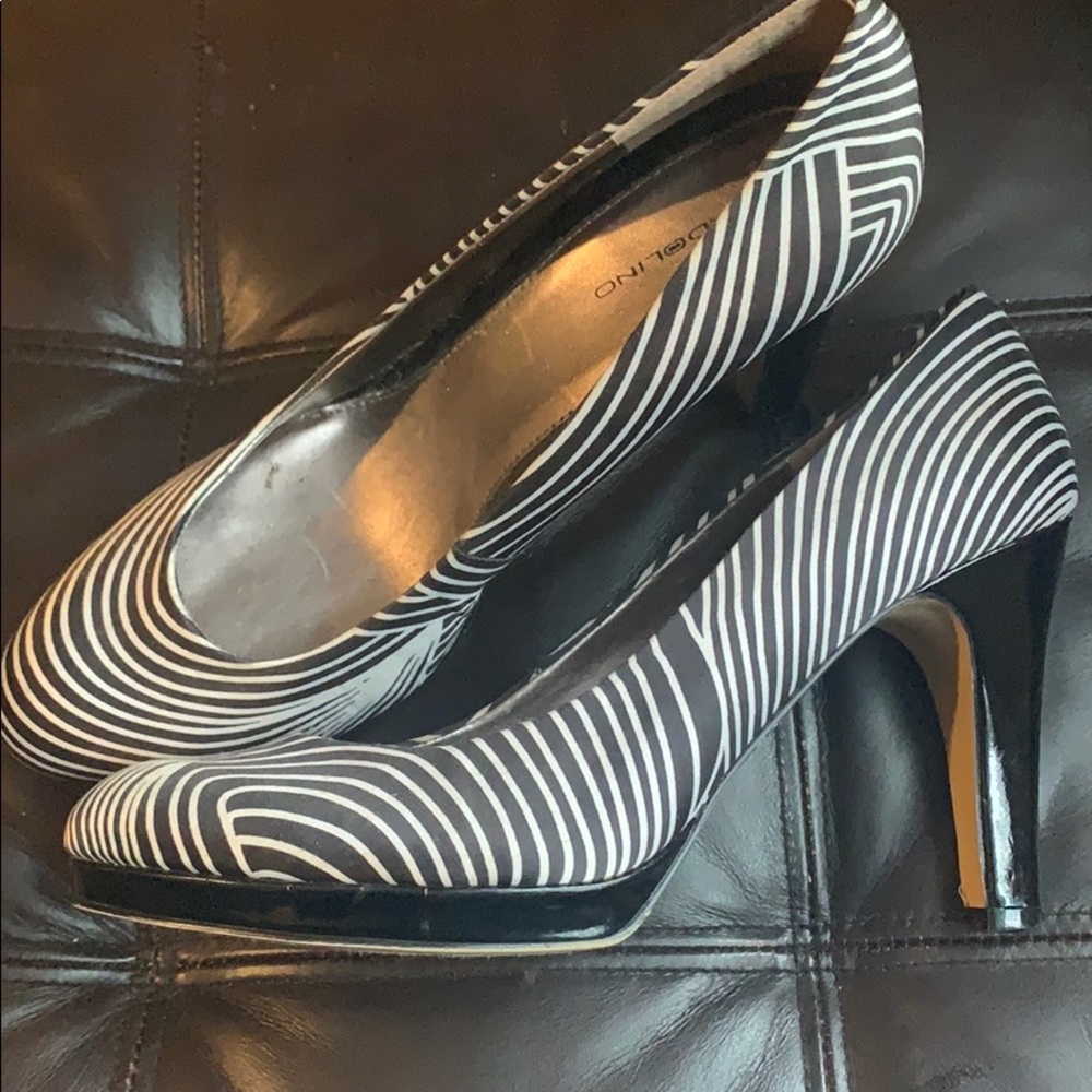 UNIQUE, NEVER WORN Size 7.5 Heels